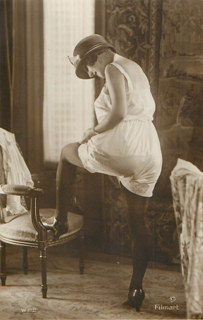 Women with leg on the chair - French Risque